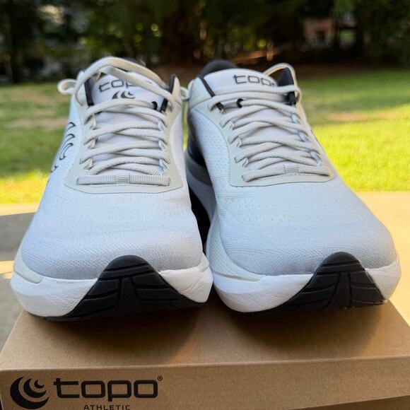 NWT Topo Athletic Aura Running Shoes White Gray Size 10 main image 7